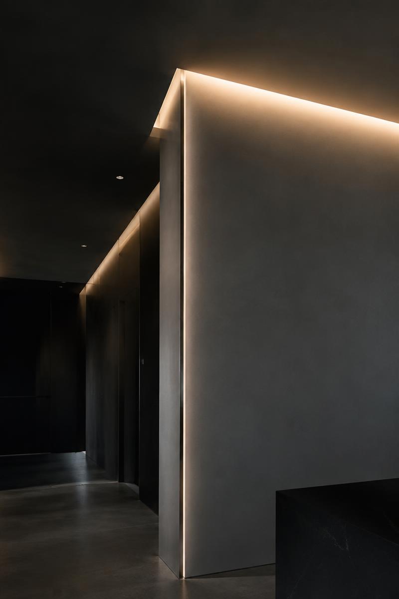 Trockenbau-Architektur mit Lichtvouten und Schattenfugen
